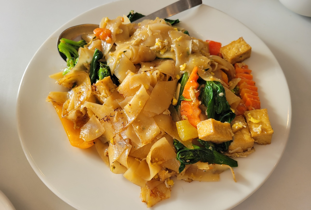 real_thai_mile_high_pad_se_ew_by_covington Pad Woon Sen with fried tofu at Real Thai Mile High. | Photo by Linnea Covington