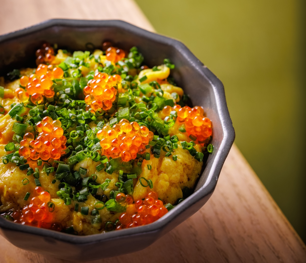 sap_sua_“trứng và trứng” _ soft scrambled egg, brown butter, fish sauce, trout roe, rice (Connor Stehr) sap sua “trứng và trứng” soft scrambled egg, brown butter, fish sauce, trout roe, rice (Connor Stehr)
