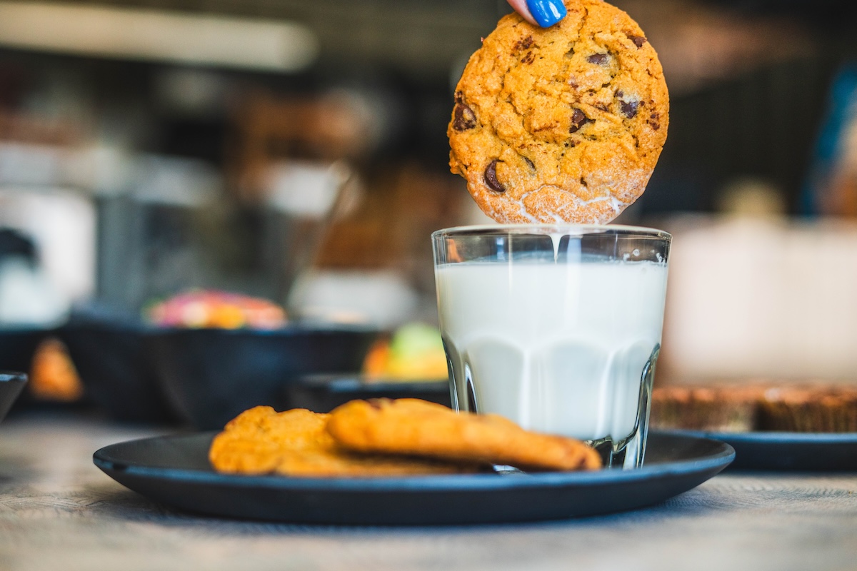 avanti_eloise_milk_and_cookies_by_Amber Boutwell Cookies and milk are served at Eloise American Bistro. | Photo by Amber Boutwell