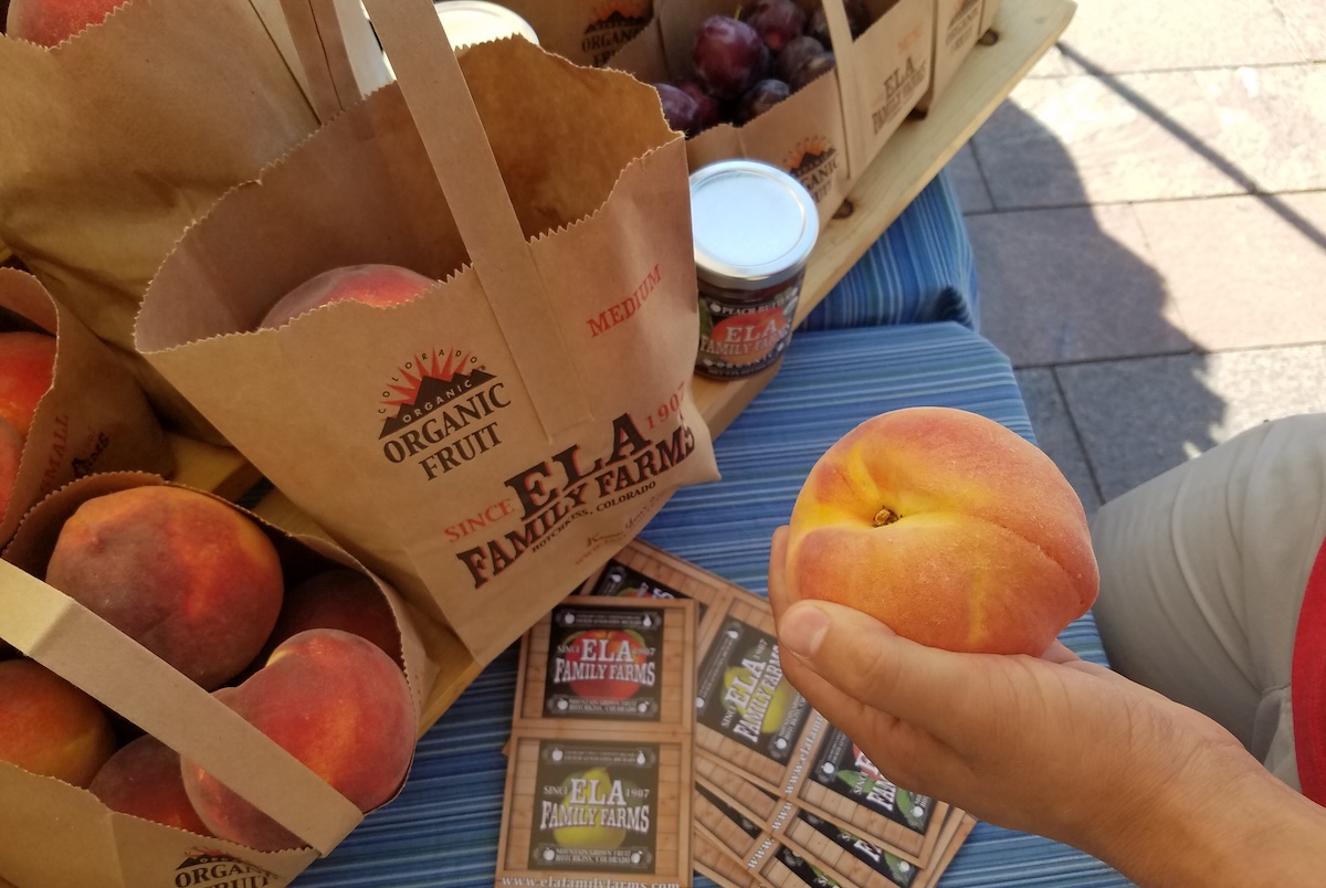 farmers_market_ela_peach_by_covington Fresh peaches from Ela Family Farm. | Photo by Linnea Covington