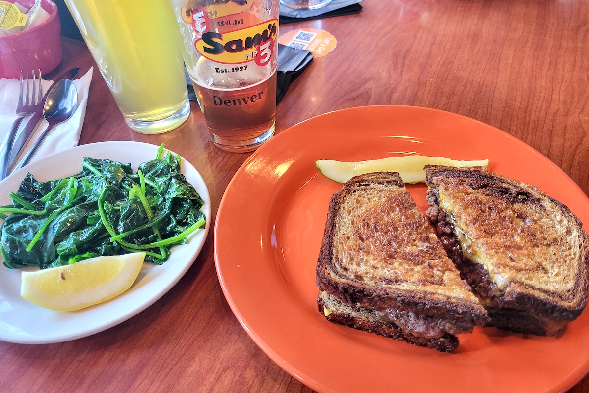sams_no_3_patty_melt_by_covington Sam's No. 3, where you can get a patty melt and a side of steamed spinach with a beer before the show. | Photo by Linnea Covington