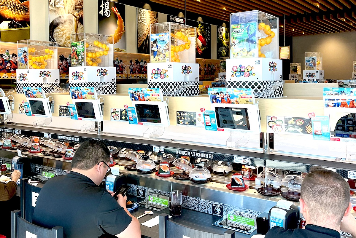kura_sushi_bar_bar and prizes Many of the Kura restaurants have the same style. | Photo by Kura Revolving Sushi Bar